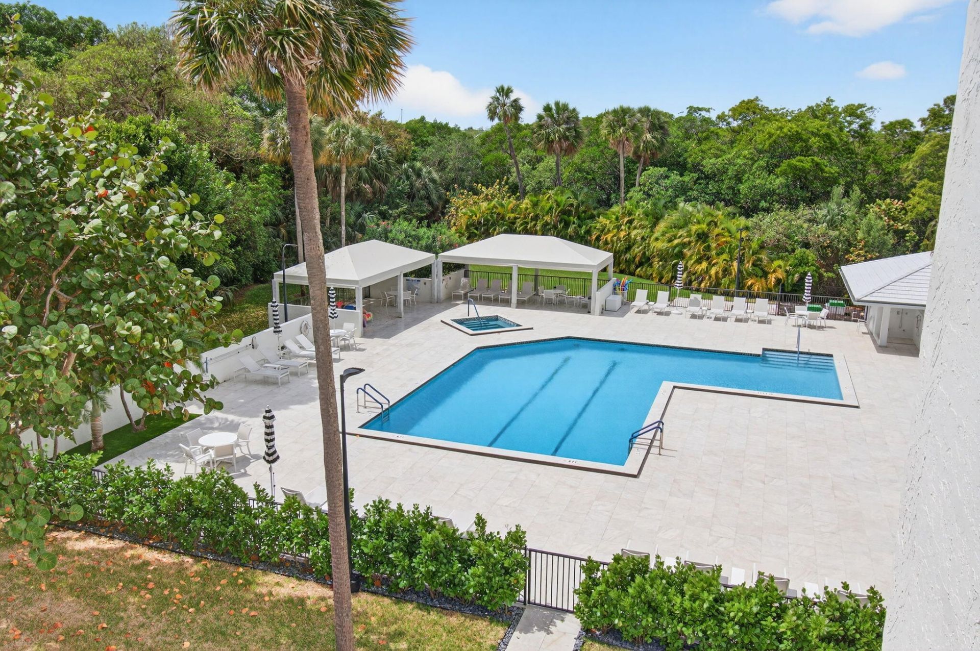 2001 N Ocean Boulevard, Unit 305, Boca Raton, FL 33431 Photo