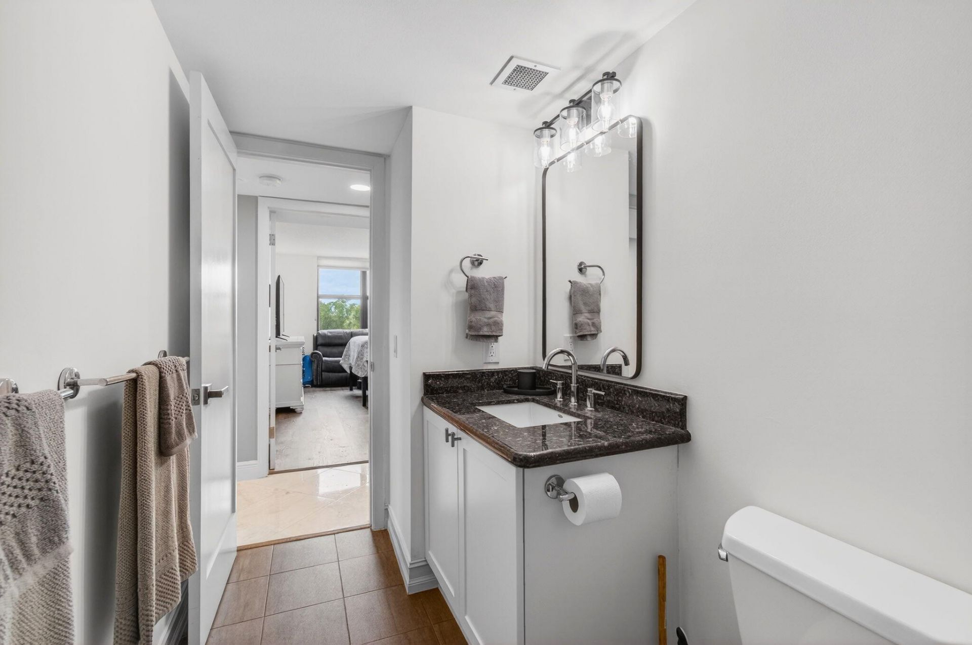 2001 N Ocean Boulevard, Unit 305, Boca Raton, FL 33431 Photo