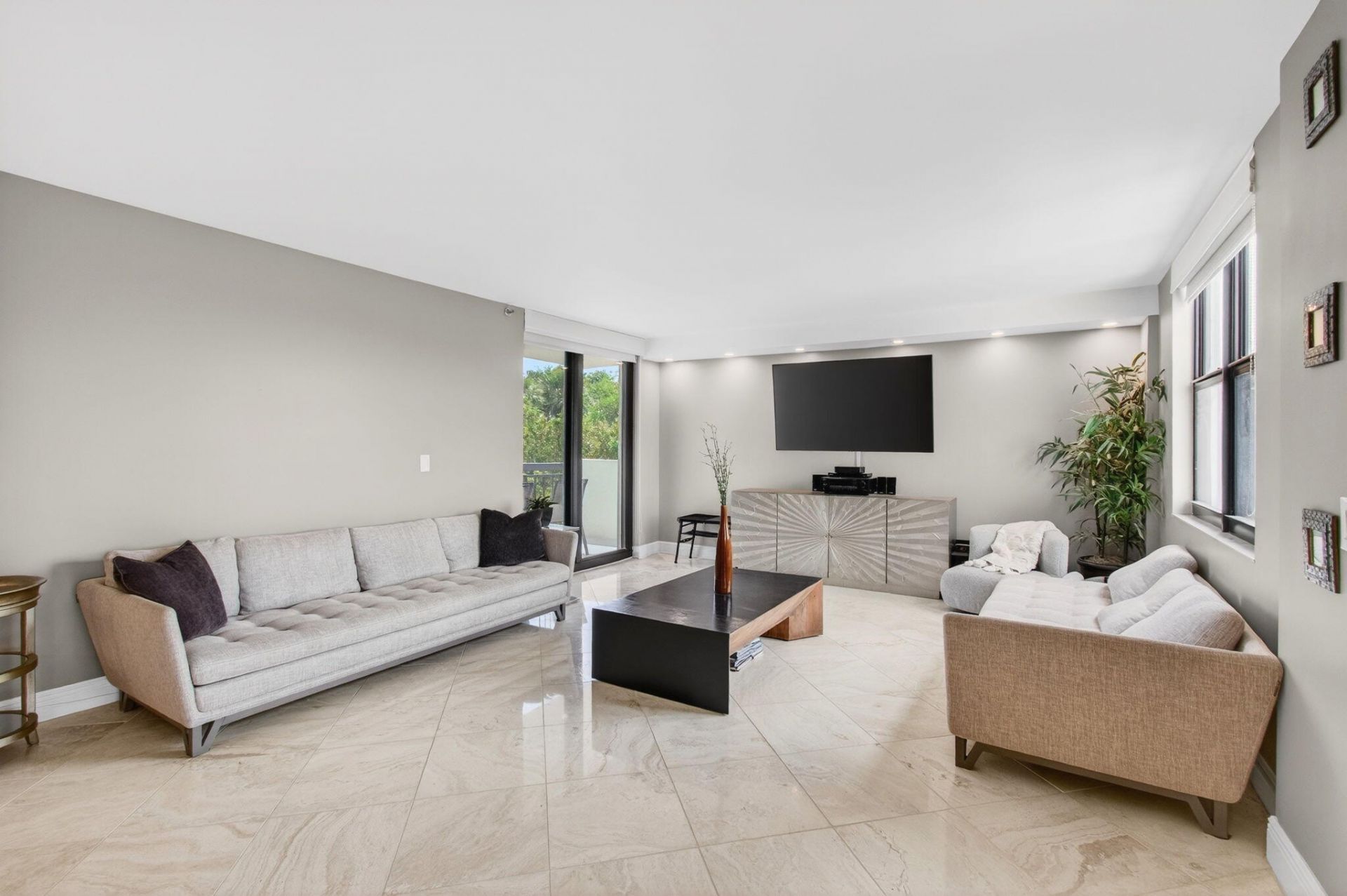 2001 N Ocean Boulevard, Unit 305, Boca Raton, FL 33431 Photo