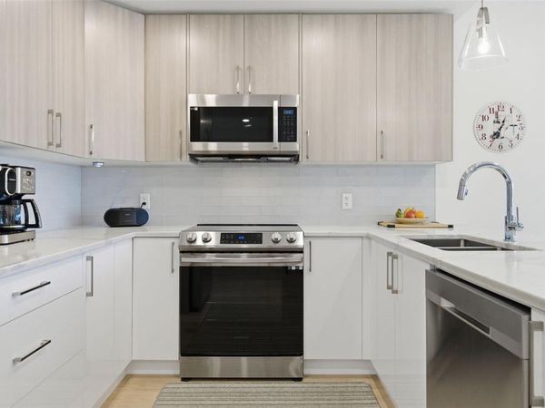 7098 Wallace Dr, Unit #301, Central Saanich, BC V8M 1E9