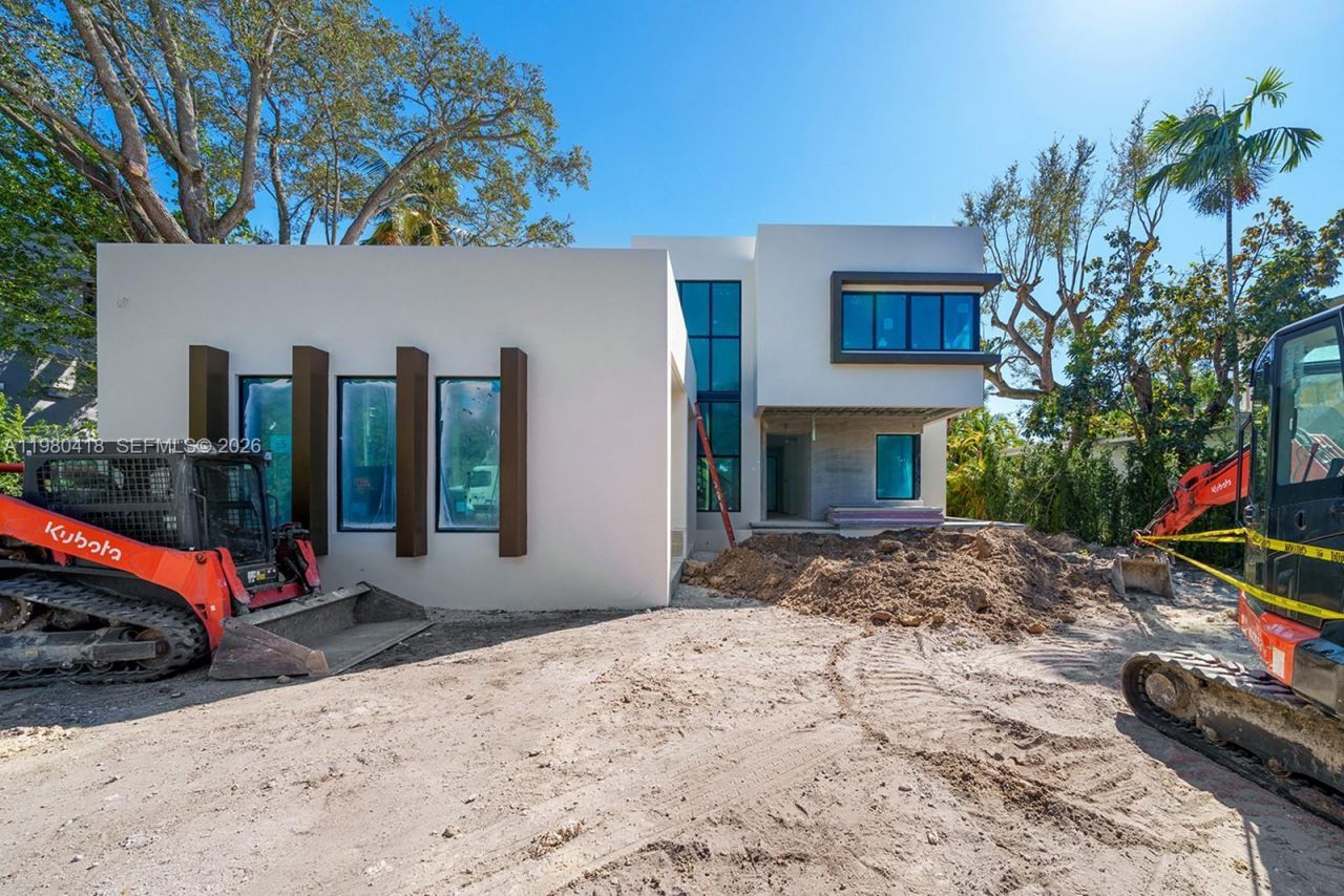 820 NE 111th St , Biscayne Park, FL 33161 Photo