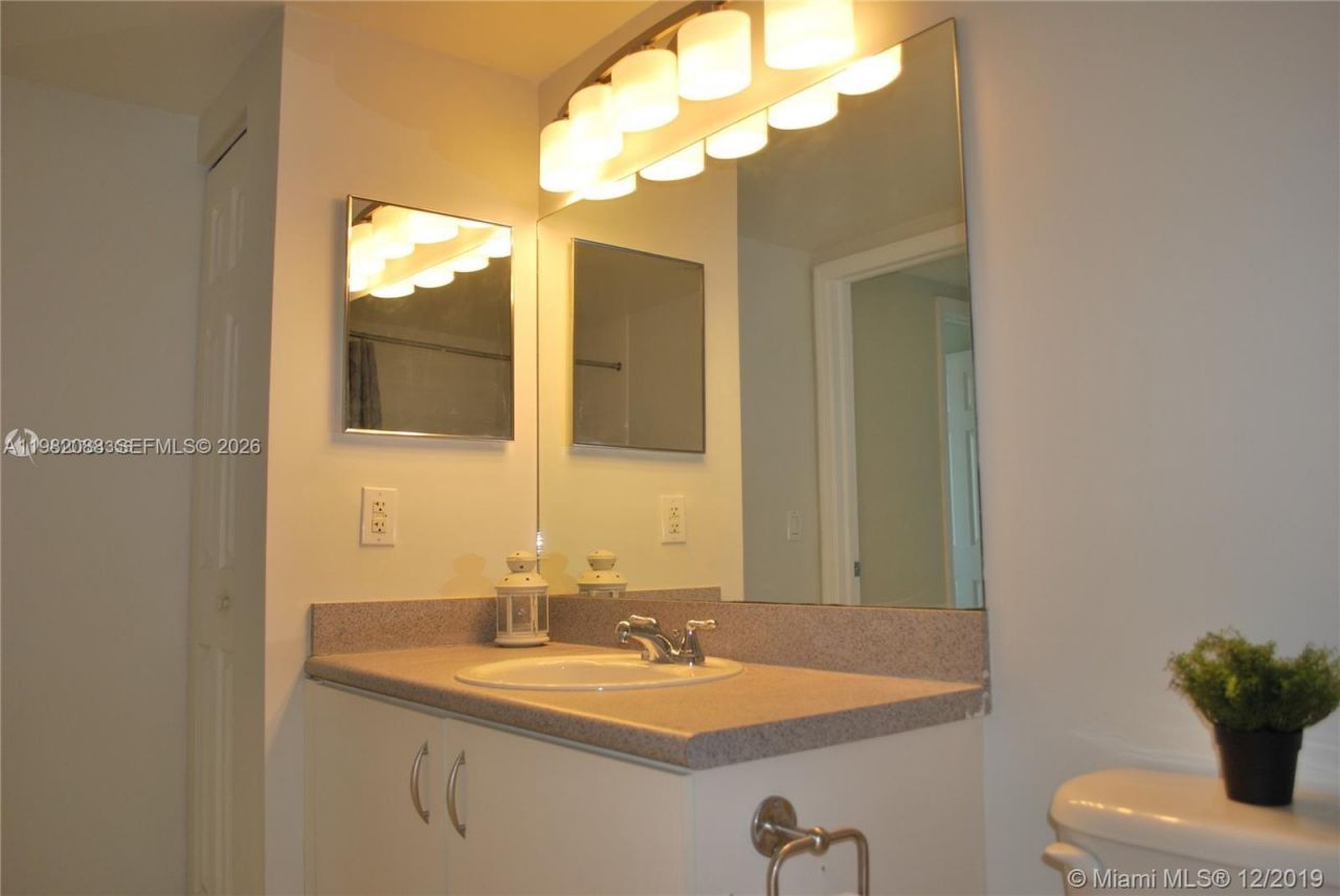 816 NW 11th St, Unit 801, Miami, FL 33136 Photo