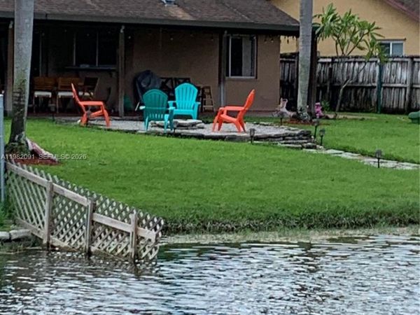 8421 SW 28th St , Davie, FL 33328