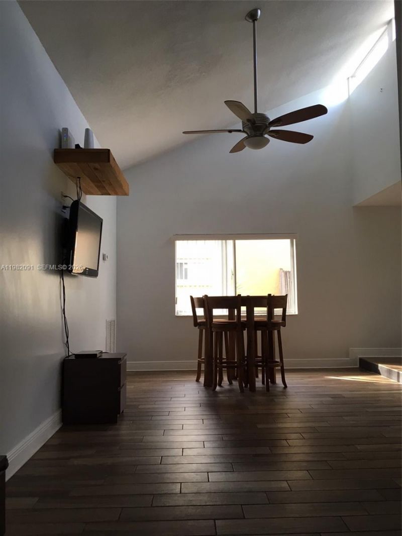 8421 SW 28th St , Davie, FL 33328 Photo