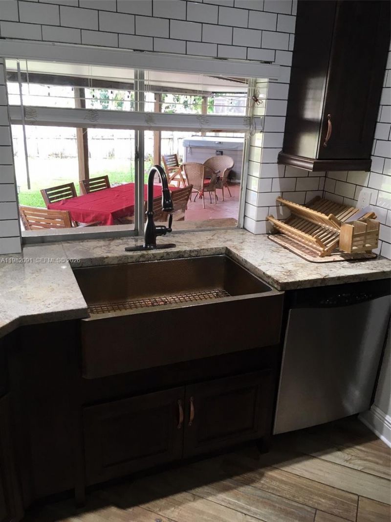 8421 SW 28th St , Davie, FL 33328 Photo