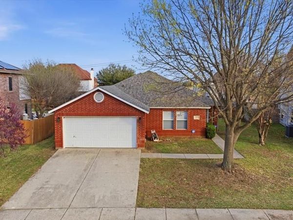 2208 Bantry Lane, Arlington, TX 76002