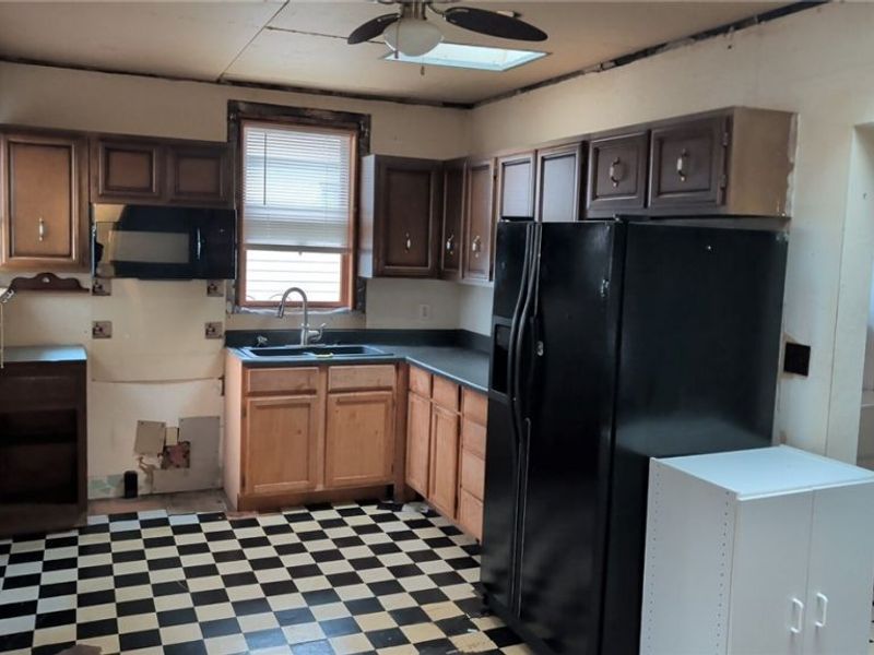 1857 Maple Avenue NE, Canton, OH 44705 Photo 2