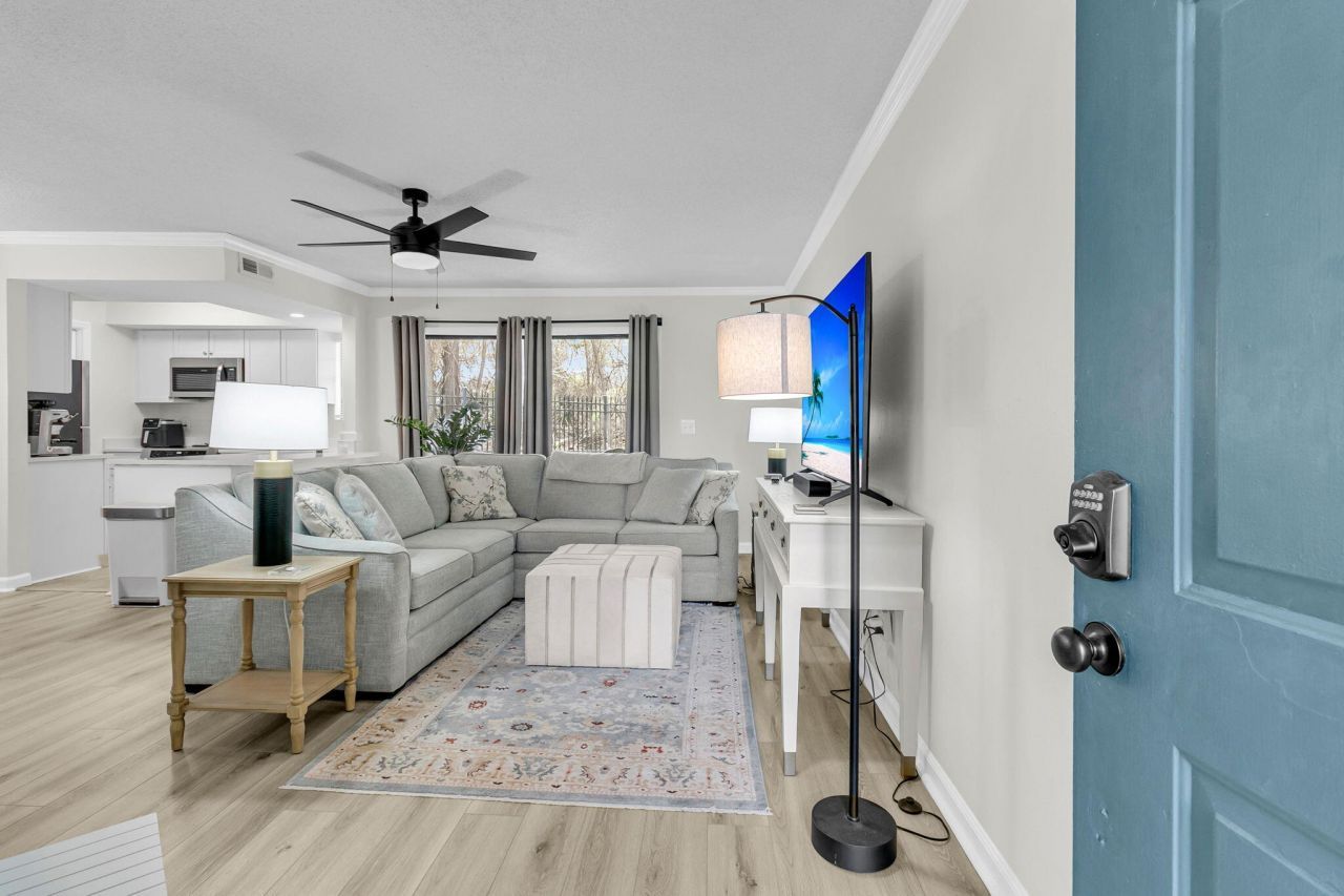 1860 Montclair Drive Photo 3