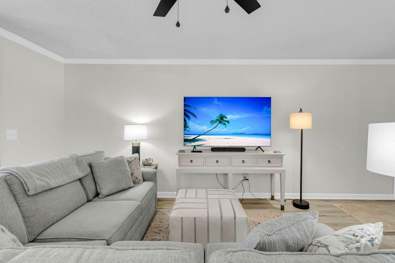 1860 Montclair Drive Photo 4