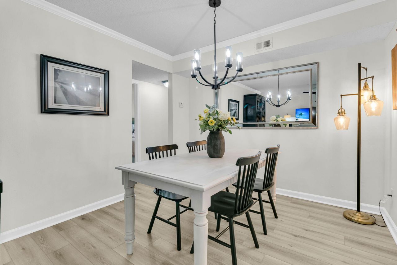 1860 Montclair Drive Photo 9