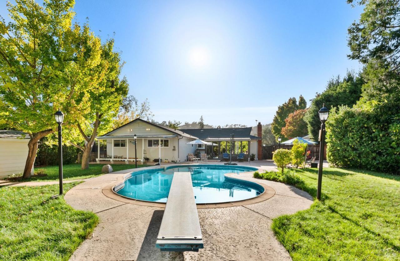 477 N Meadowview Court, Vacaville, CA 95688 Main Photo
