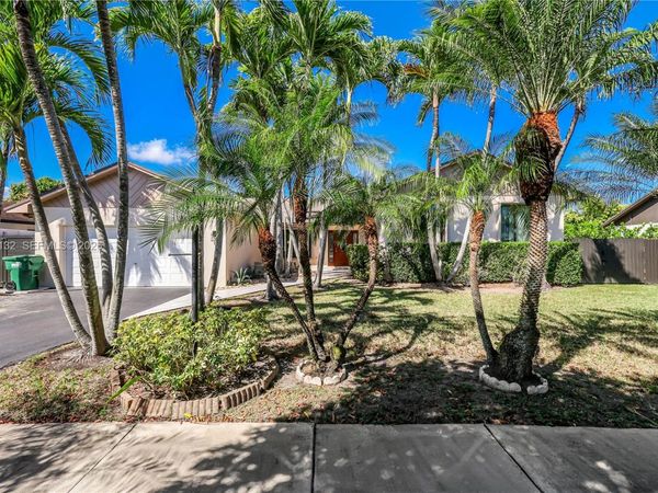 11541 SW 100th St , Miami, FL 33176