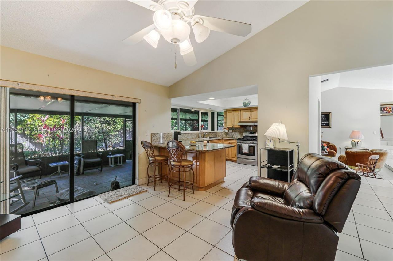 11541 SW 100th St , Miami, FL 33176 Photo