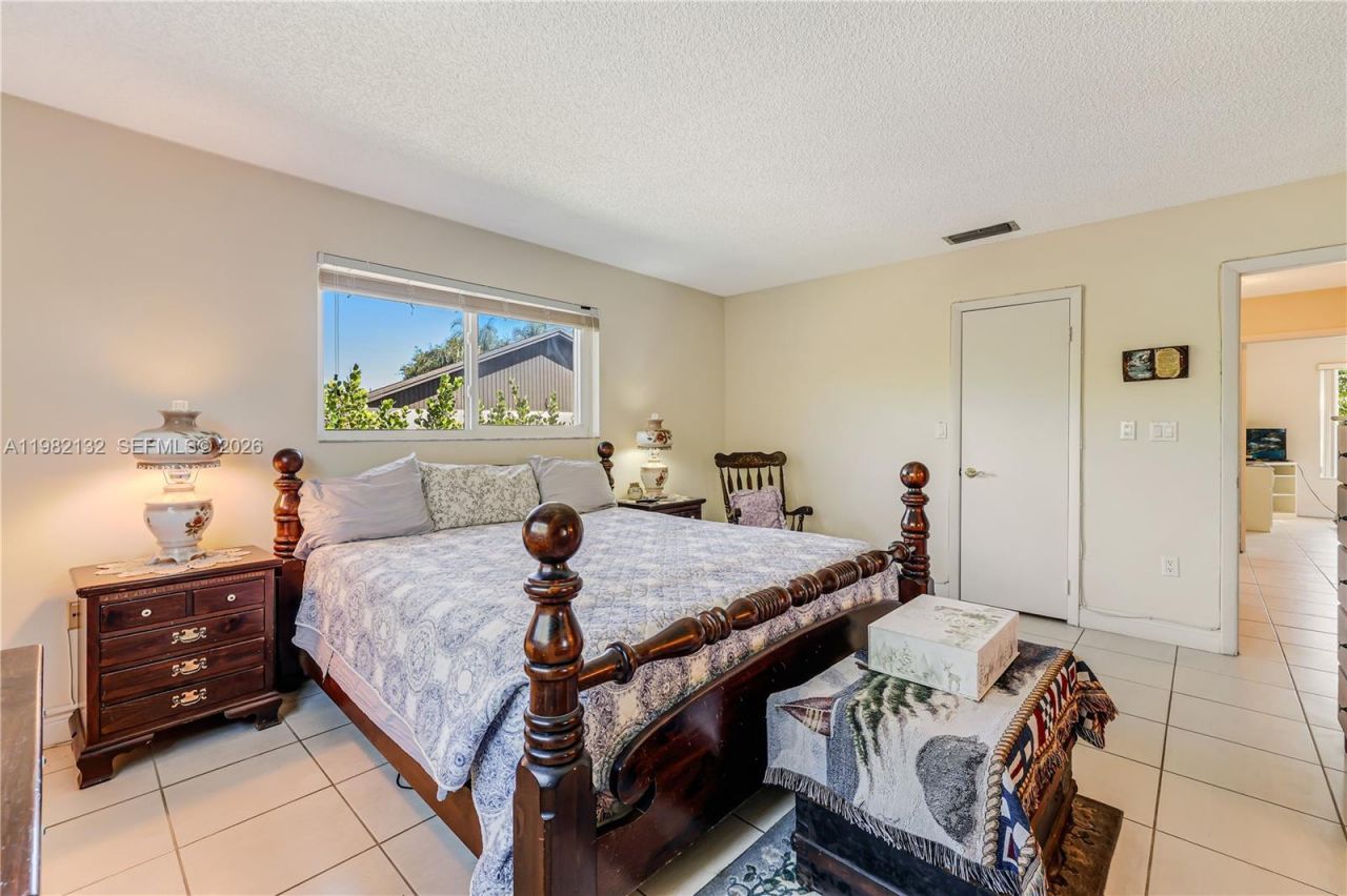 11541 SW 100th St , Miami, FL 33176 Photo