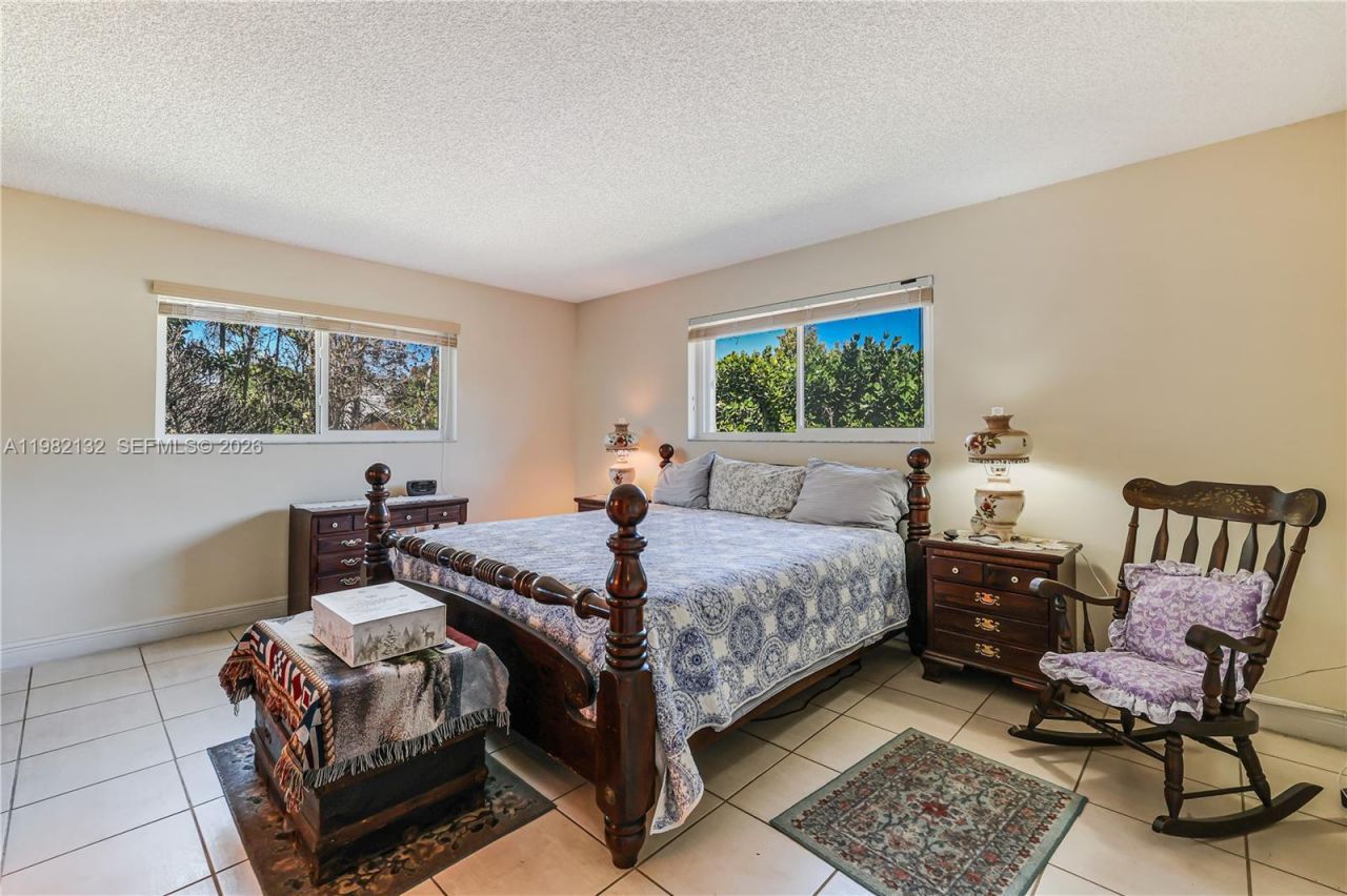 11541 SW 100th St , Miami, FL 33176 Photo