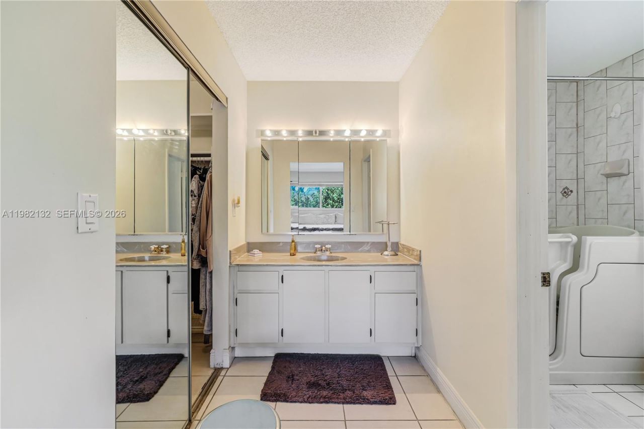 11541 SW 100th St , Miami, FL 33176 Photo