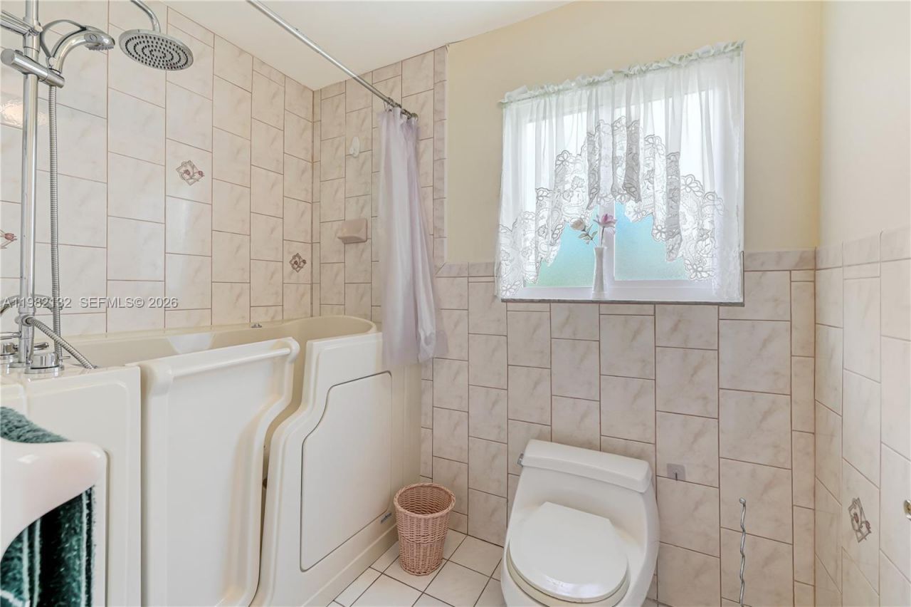 11541 SW 100th St , Miami, FL 33176 Photo