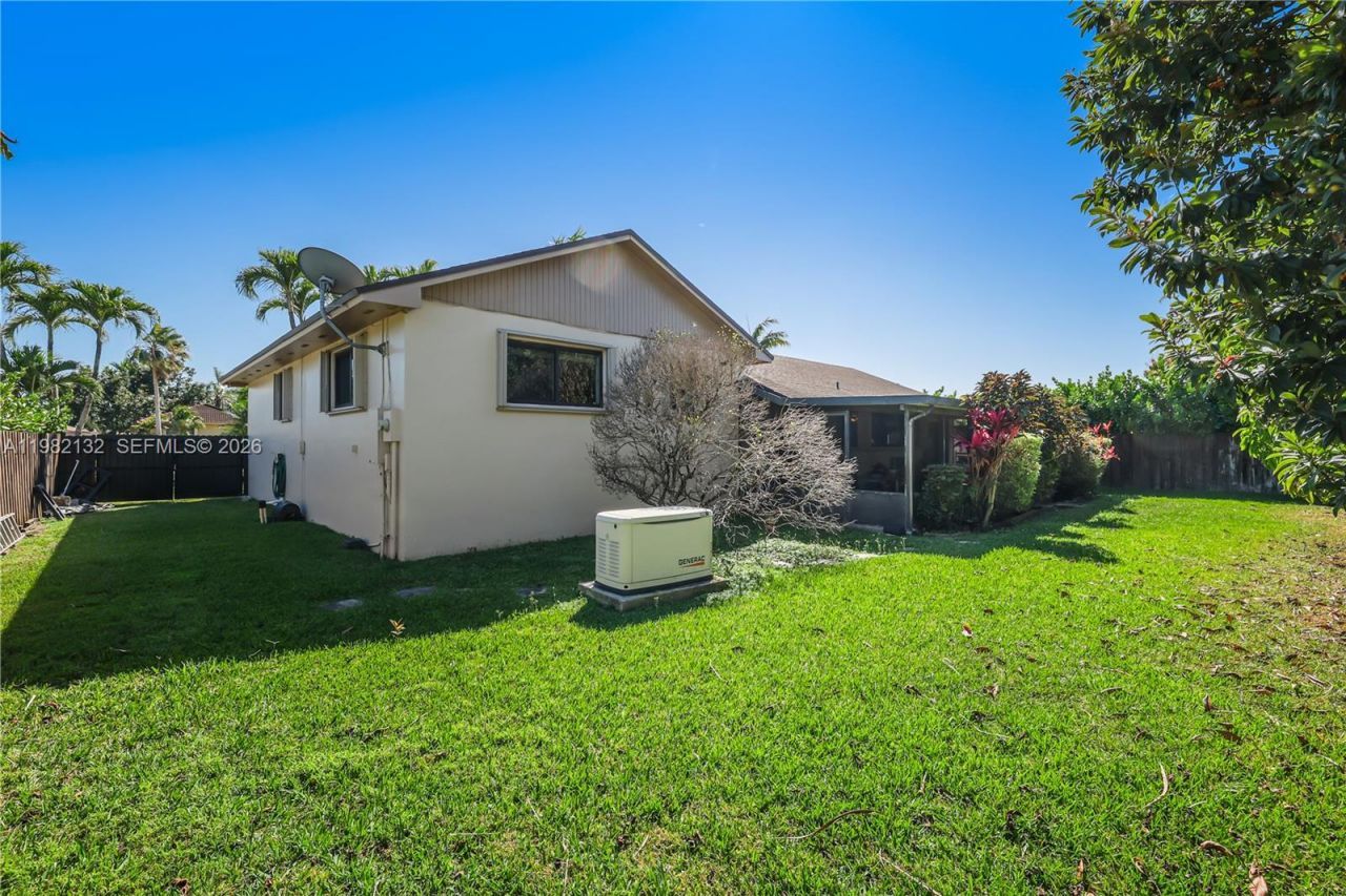 11541 SW 100th St , Miami, FL 33176 Photo