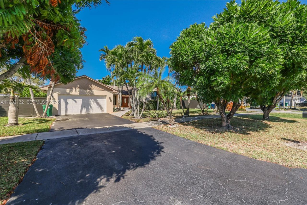 11541 SW 100th St , Miami, FL 33176 Photo
