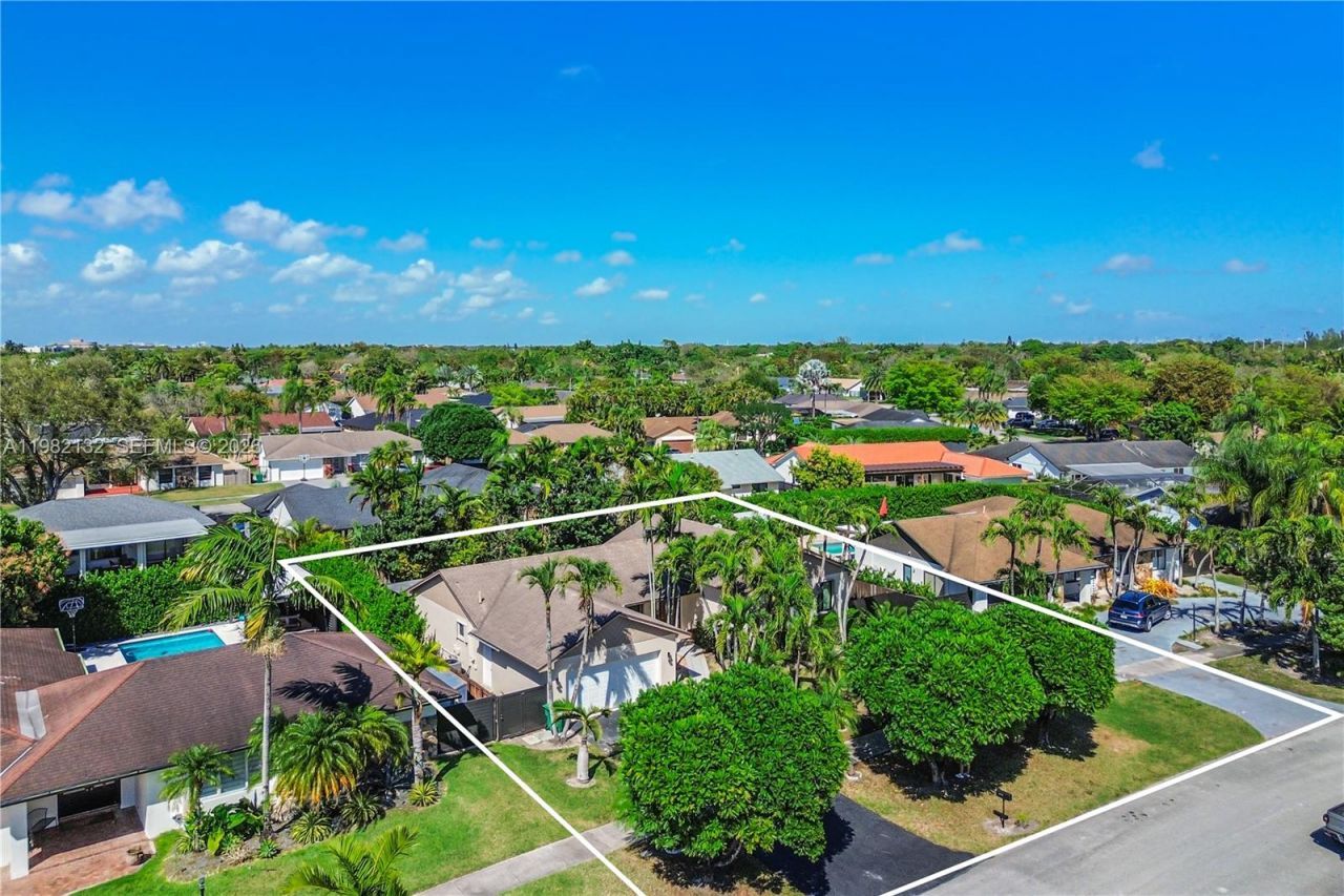 11541 SW 100th St , Miami, FL 33176 Photo