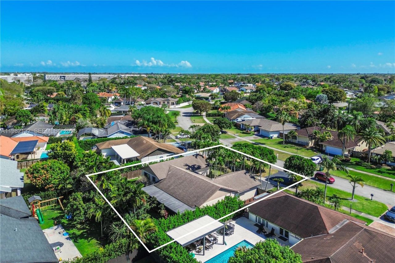 11541 SW 100th St , Miami, FL 33176 Photo