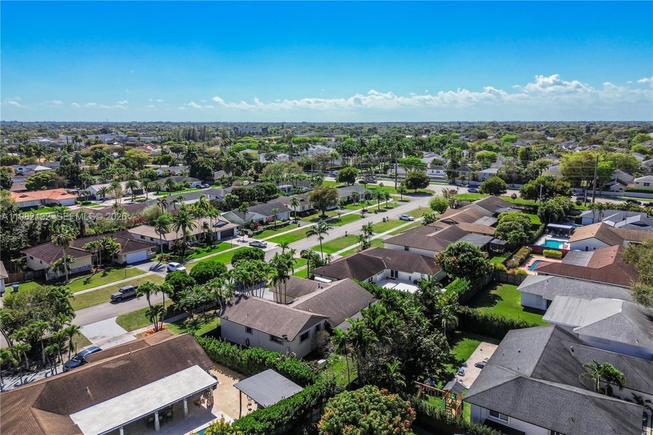 11541 SW 100th St , Miami, FL 33176 Photo