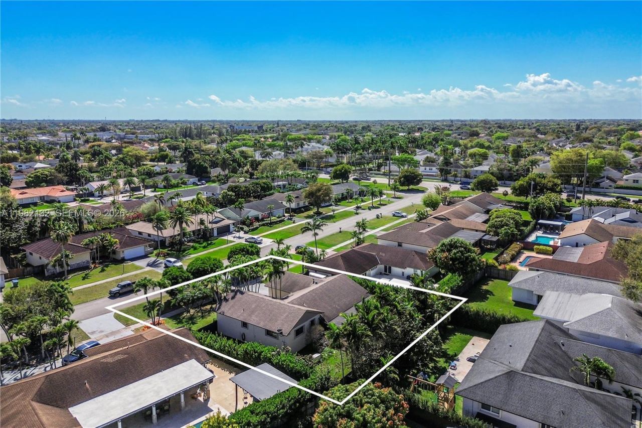 11541 SW 100th St , Miami, FL 33176 Photo