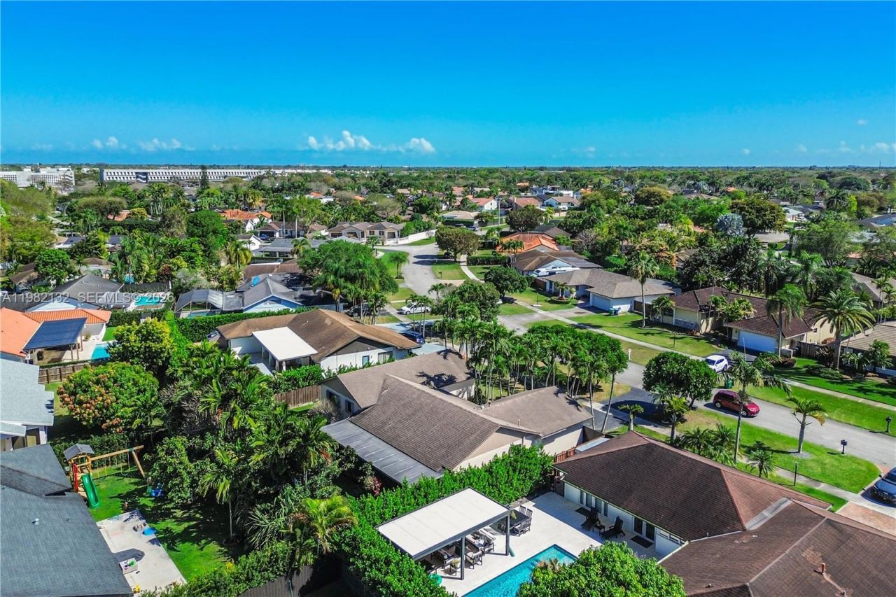 11541 SW 100th St , Miami, FL 33176 Photo