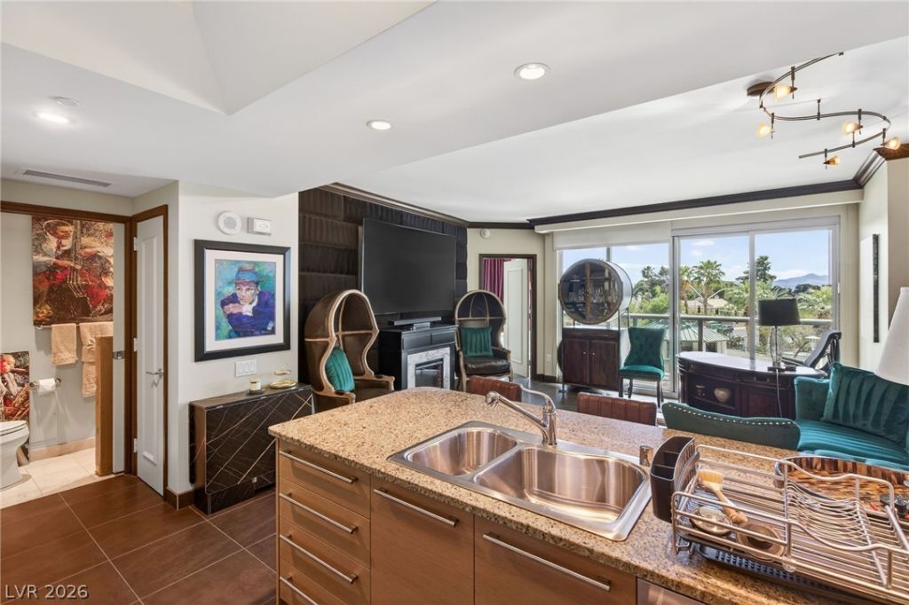 322 Karen Avenue, Unit 204, Las Vegas, NV 89109 Main Photo