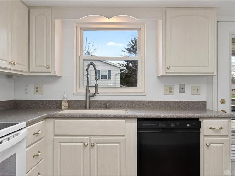 7031 Union Schoolhouse Road, Riverside, OH 45424 Photo 12