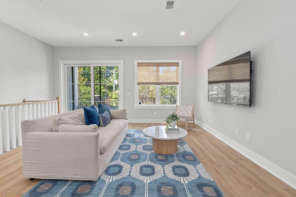 16 Shem Drive Photo 7