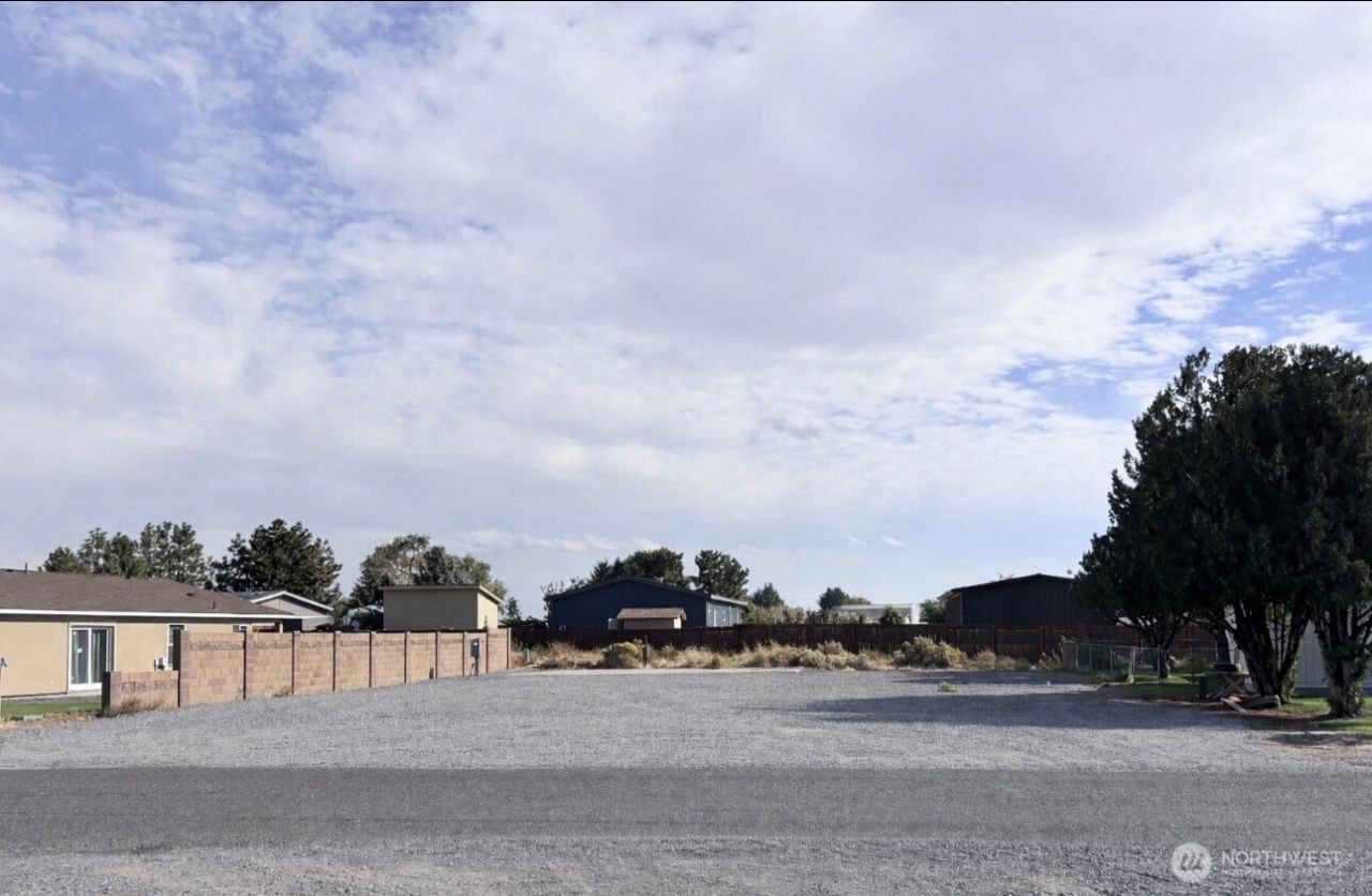 321 Spring Circle Sw, Mattawa, WA 99349 Main Photo