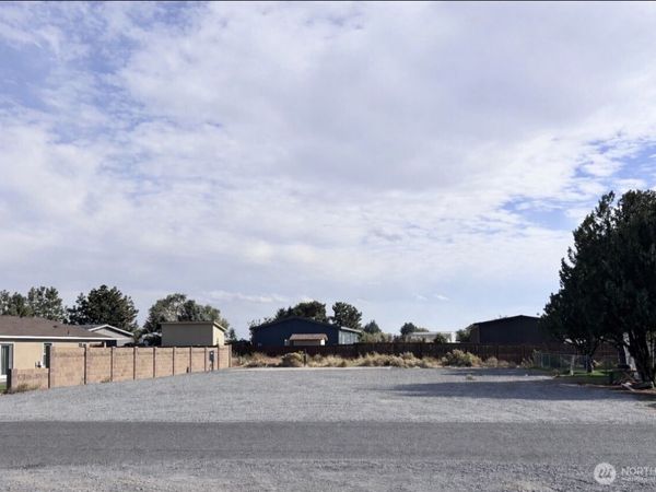 321 Spring Circle SW, Mattawa, WA 99349