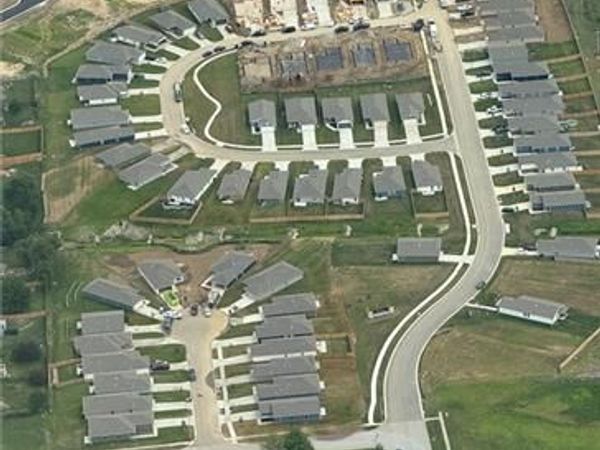 403 Rock Creek Drive, Tonganoxie, KS 66086