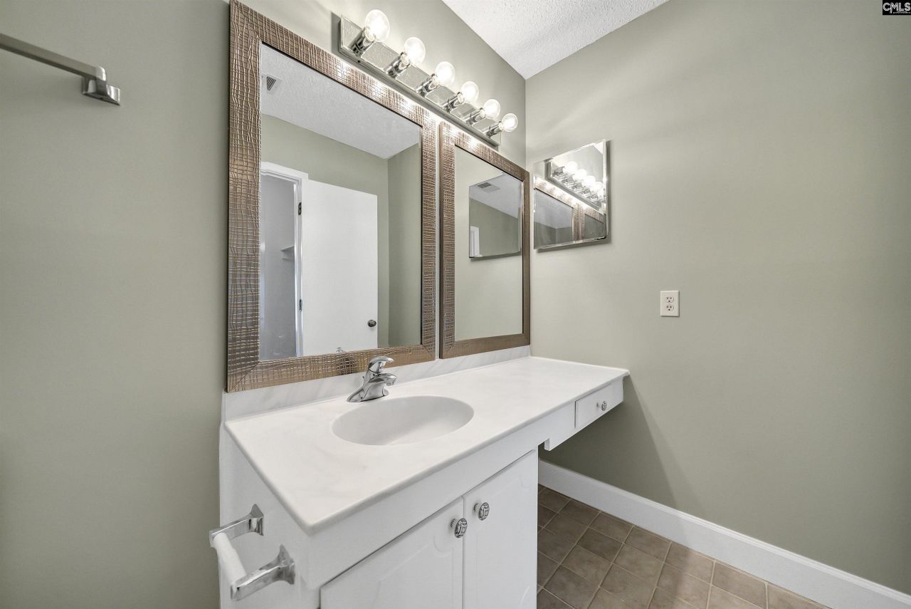 242 Shoreline Drive Photo 17