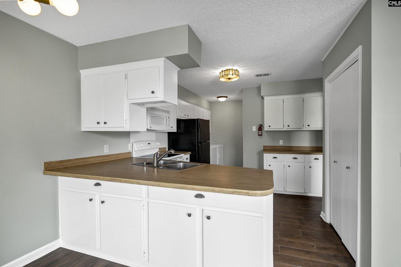 242 Shoreline Drive Photo 6