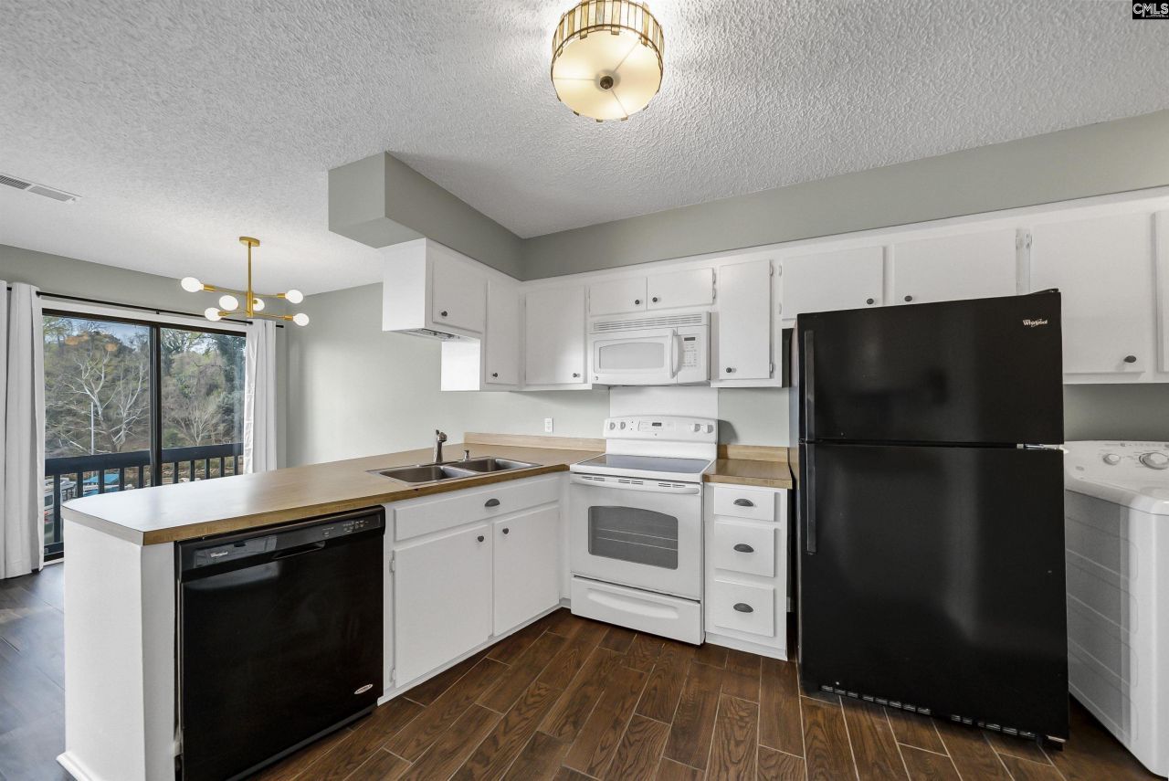 242 Shoreline Drive Photo 7