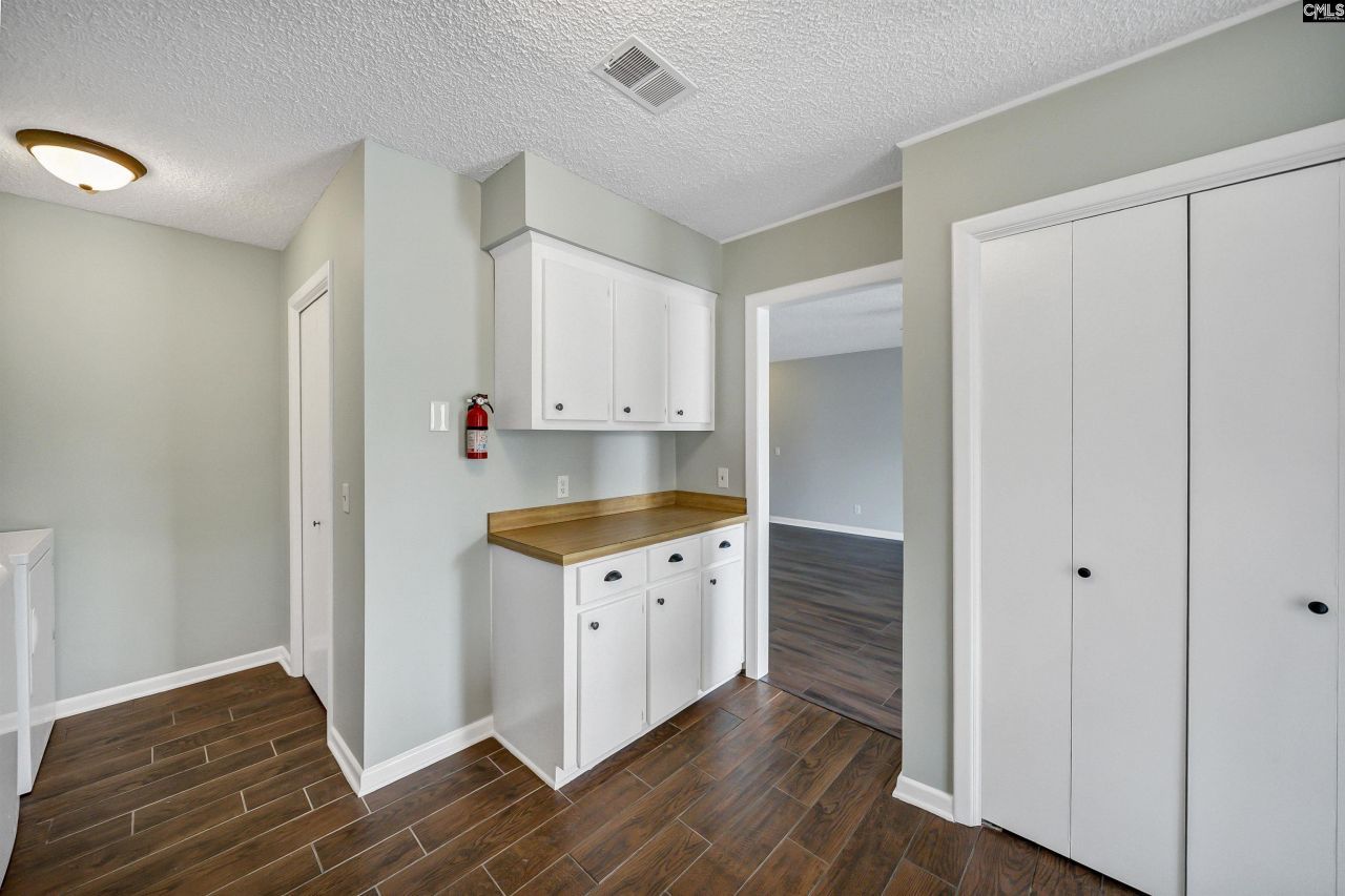 242 Shoreline Drive Photo 9