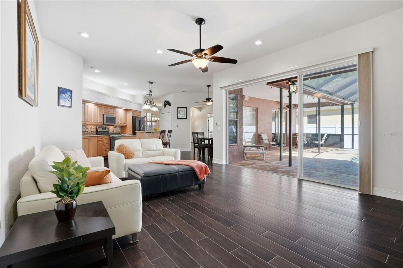 10555 Shady Oak Lane, Seminole, FL 33777 Photo