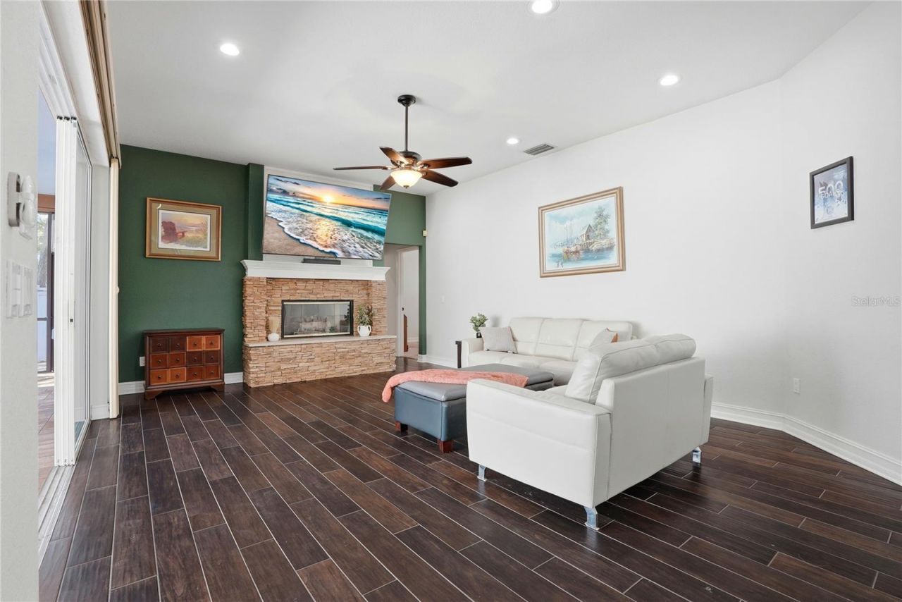 10555 Shady Oak Lane, Seminole, FL 33777 Photo