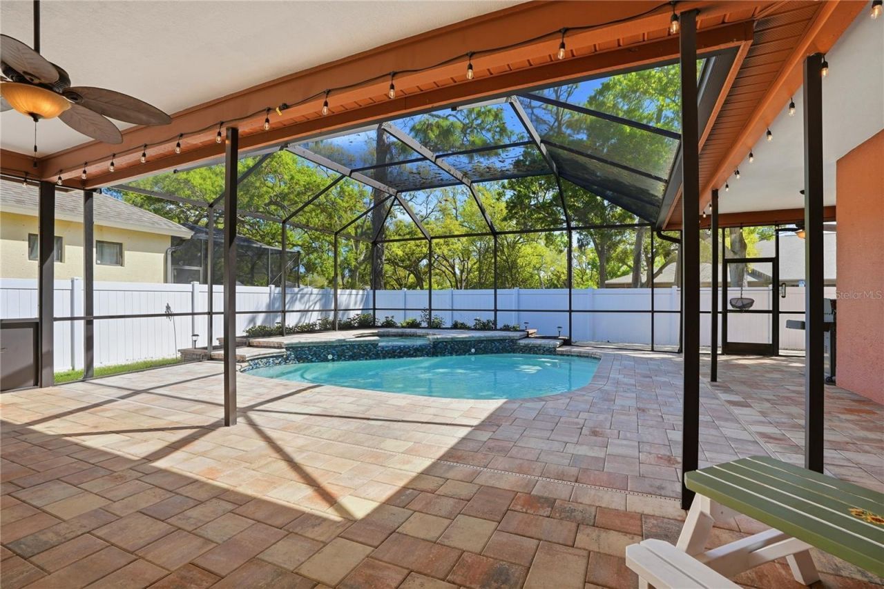 10555 Shady Oak Lane, Seminole, FL 33777 Photo