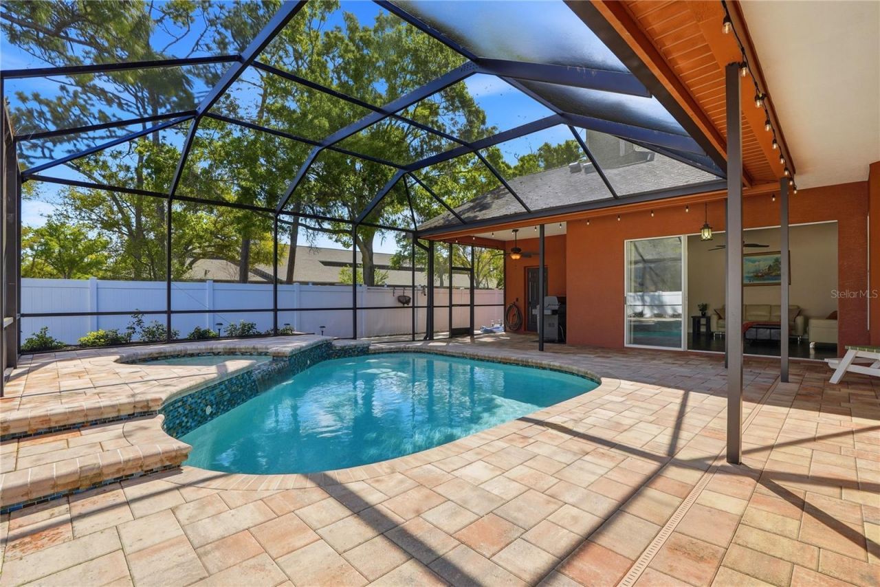 10555 Shady Oak Lane, Seminole, FL 33777 Photo