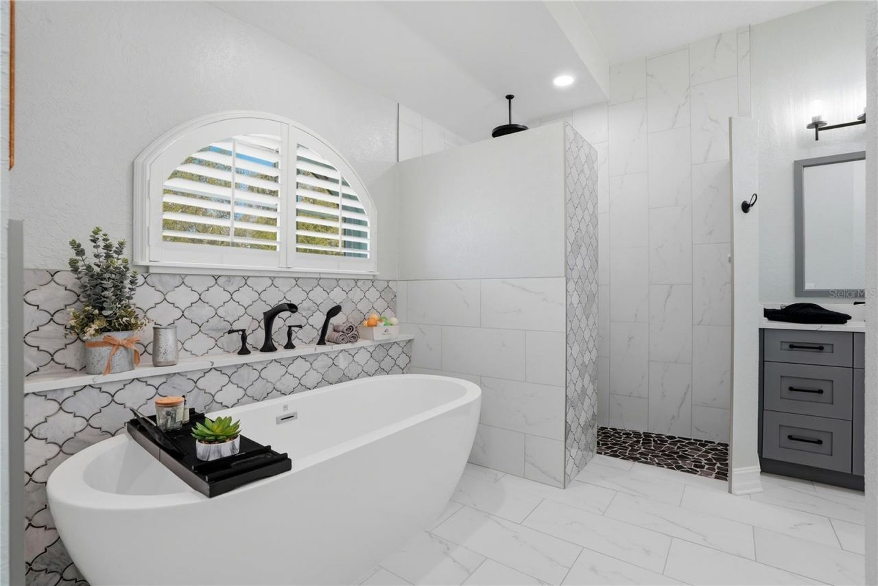 10555 Shady Oak Lane, Seminole, FL 33777 Photo