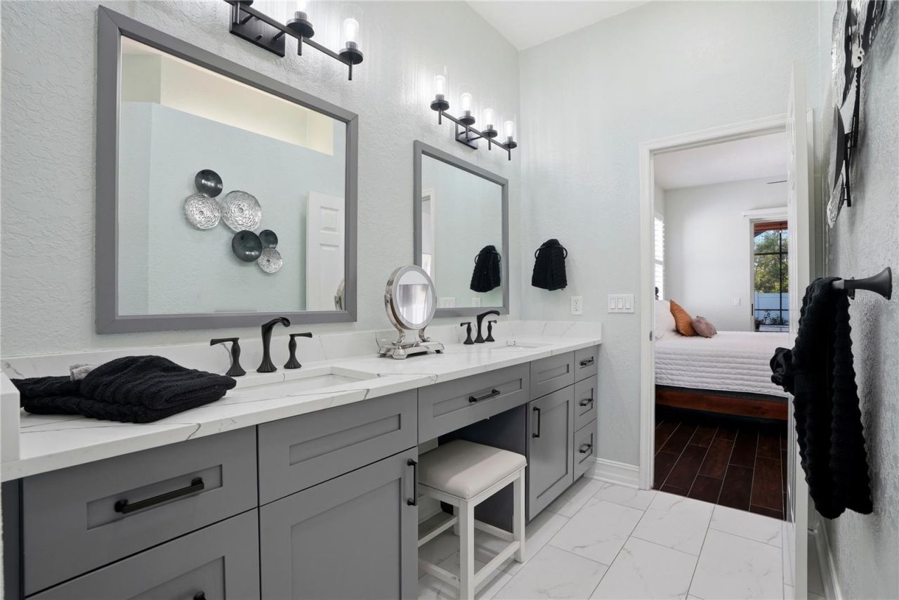 10555 Shady Oak Lane, Seminole, FL 33777 Photo