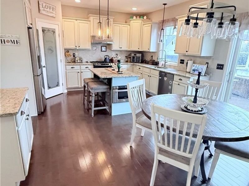 23201 Lakeridge Way, Columbia Station, OH 44028 Photo 2