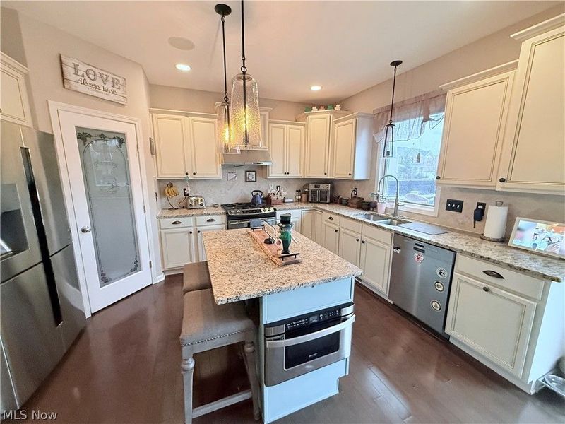 23201 Lakeridge Way, Columbia Station, OH 44028 Photo 3