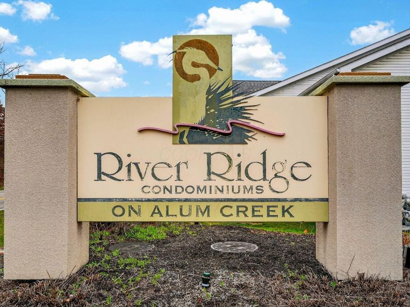 6200 Harbour Pointe, Unit 301, Columbus, OH 43231 Photo 2