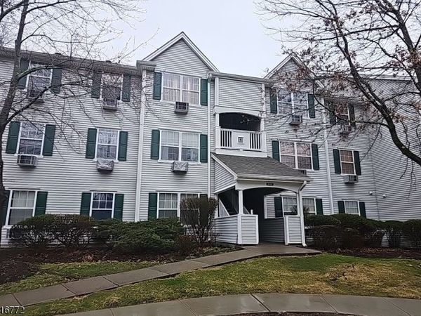 107 Chatfield Dr, Pequannock, NJ 07444