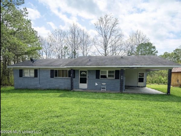 11 Center Street, Bay Springs, MS 39422