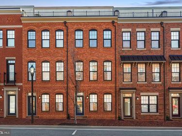 261 CRESCENT STATION TERRACE SE, LEESBURG, VA 20175